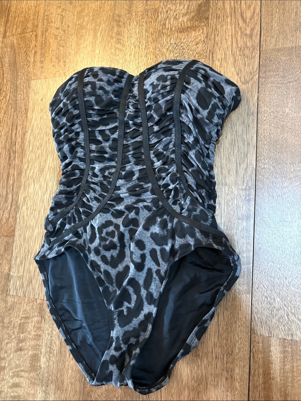 Spanx Swimsuit 1Pc Womens swimsuit size 6 Black & Gray animal print